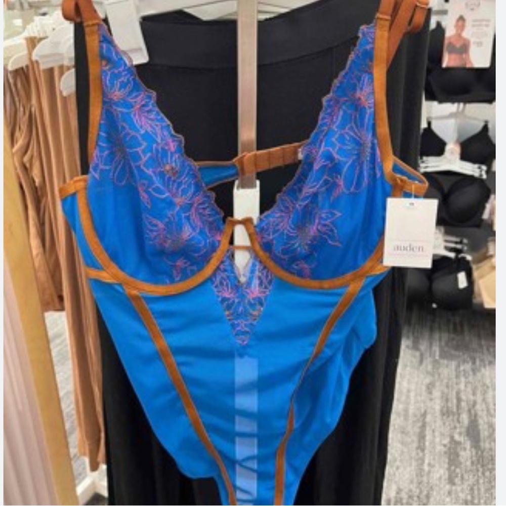 Auden Intimates - Picture 2 of 2